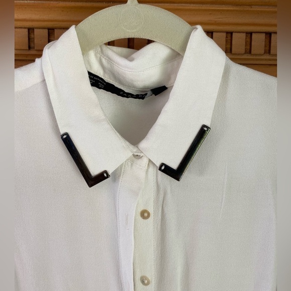 Zara Basic White Ivory Sleeveless Button Down w/ Silver metallic accents - M - Picture 4 of 6